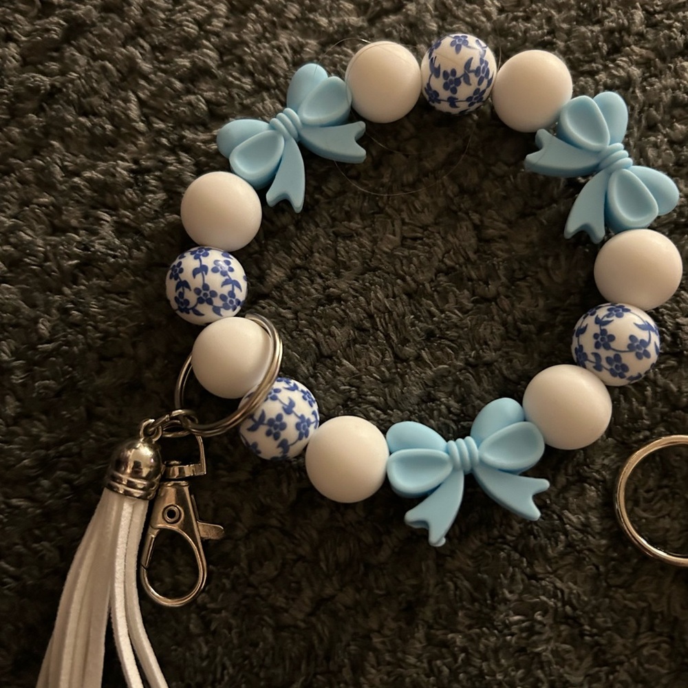 Hand Crafted Blue and White Bow Beaded Key & Card Holder